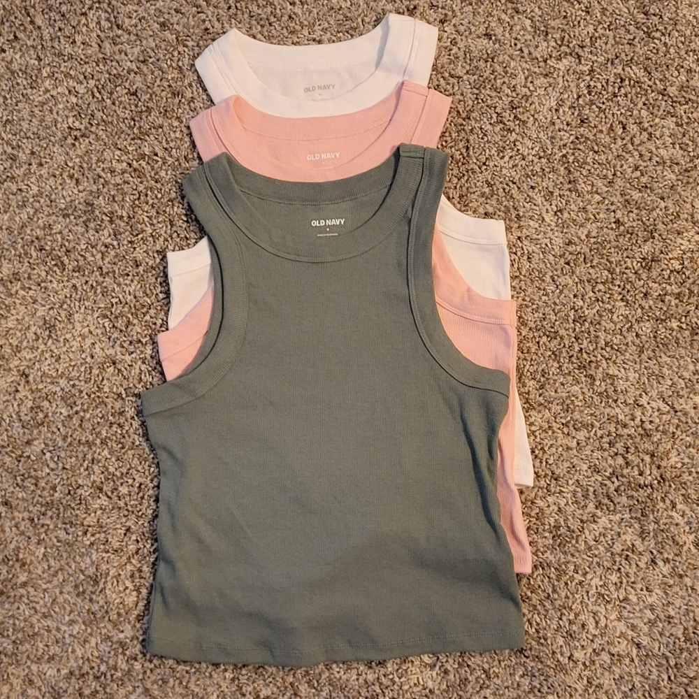 3 pack of old Navy tanks size m